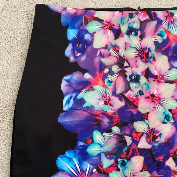 Express High Waisted Knee Length Pencil Skirt Size 2 - Picture 4 of 14